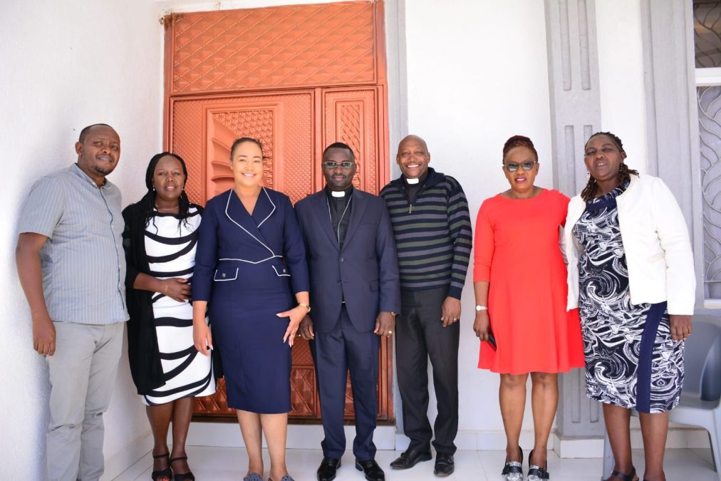 A photo shared by Wanja Nyarari showing her with a section of spiritual and religious leaders who visited her. PHOTO/https://www.facebook.com/muthee.prince
