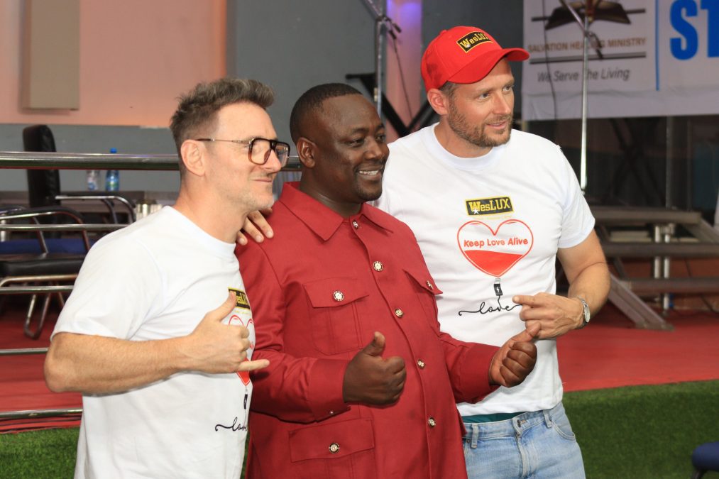 Victor Kanyari with his friends. PHOTO/https://www.facebook.com/prophetkanyari