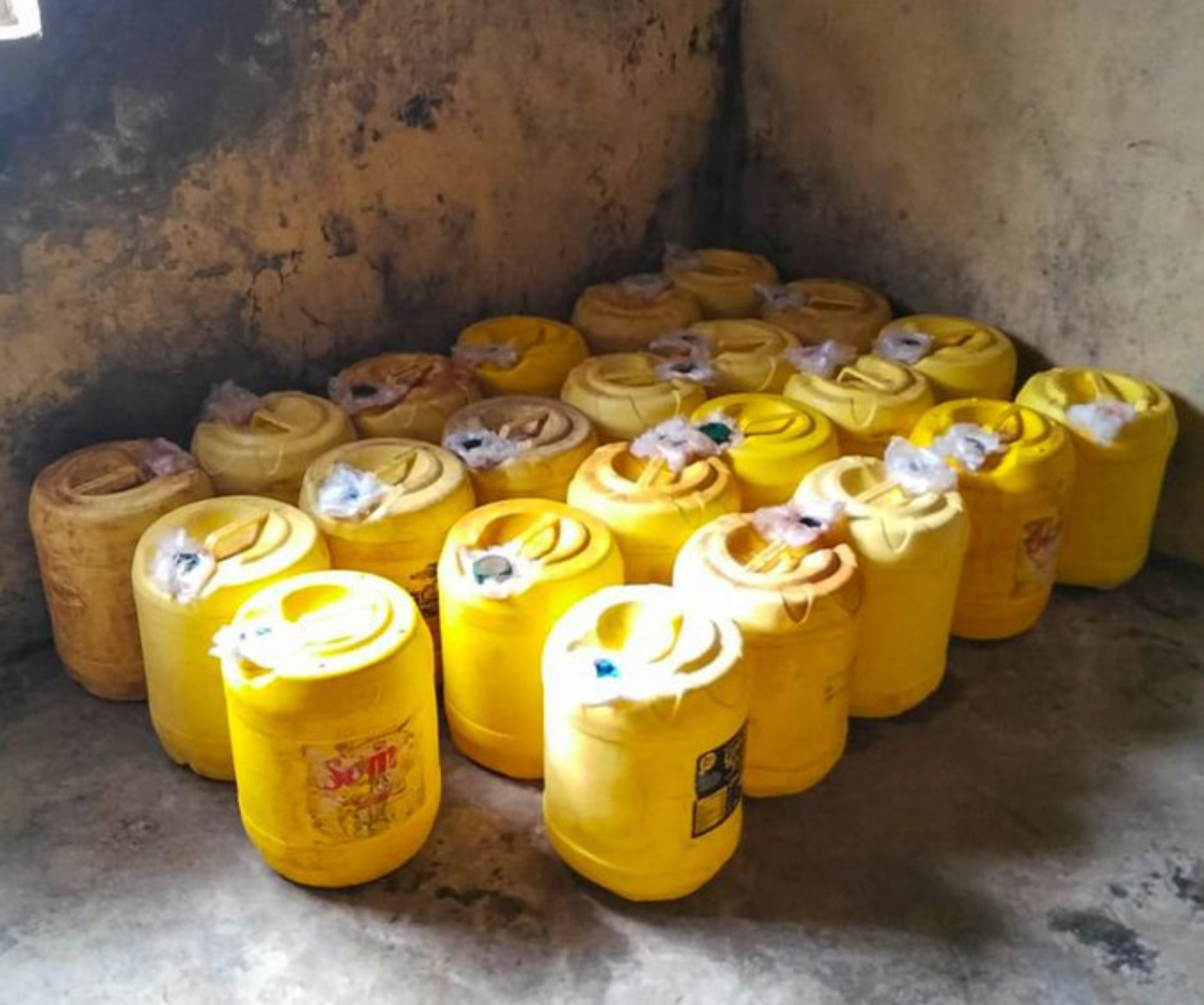 460 litres of suspected chang’aa seized in Uasin Gishu