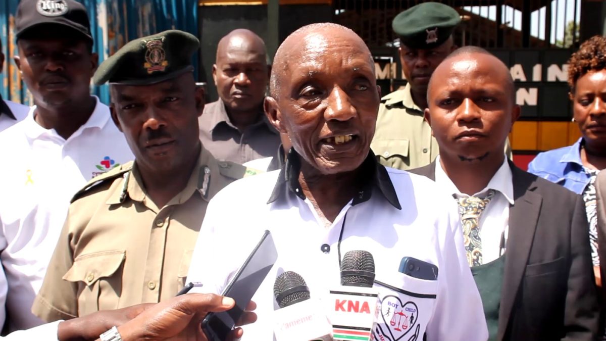 Elias Njeru the chairman of Boy Child Justice Alliance addressing press at Embu GK Prison. PHOTO/ Brian Malila