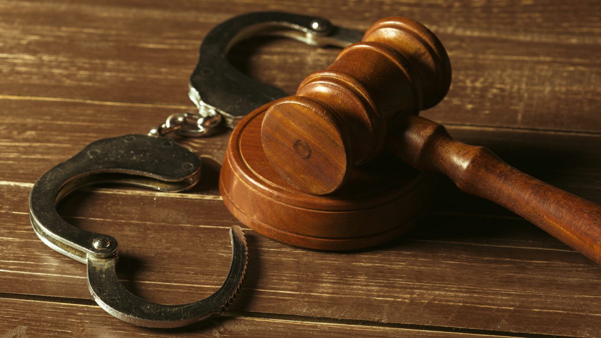 Gavel placed ontop of handcuff. PHOTO/Pexels