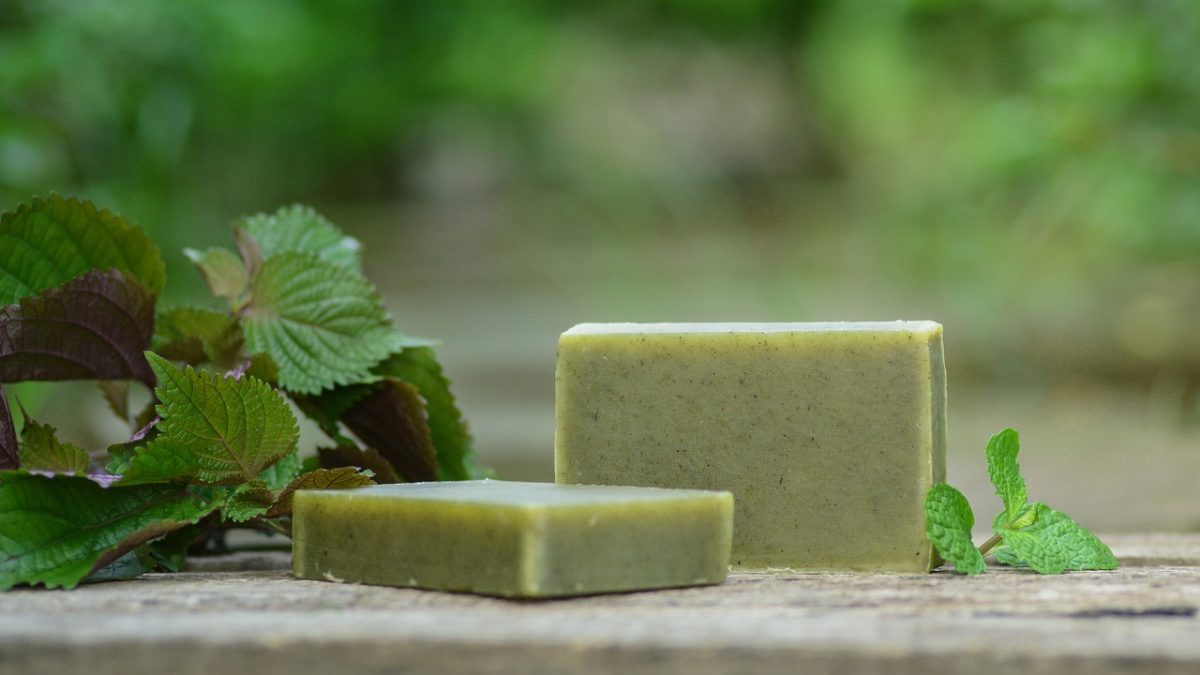 Basic tips on how to make a bar soap at home