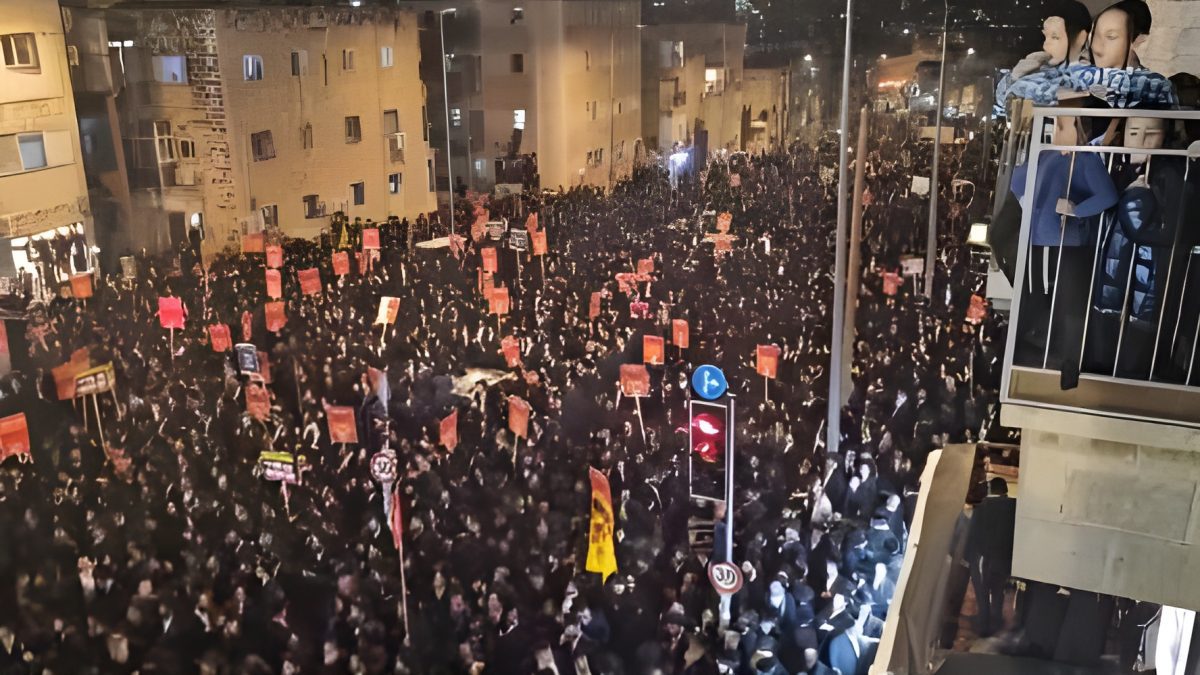 1 dead, several injured after bus driver rams over crowd during protests