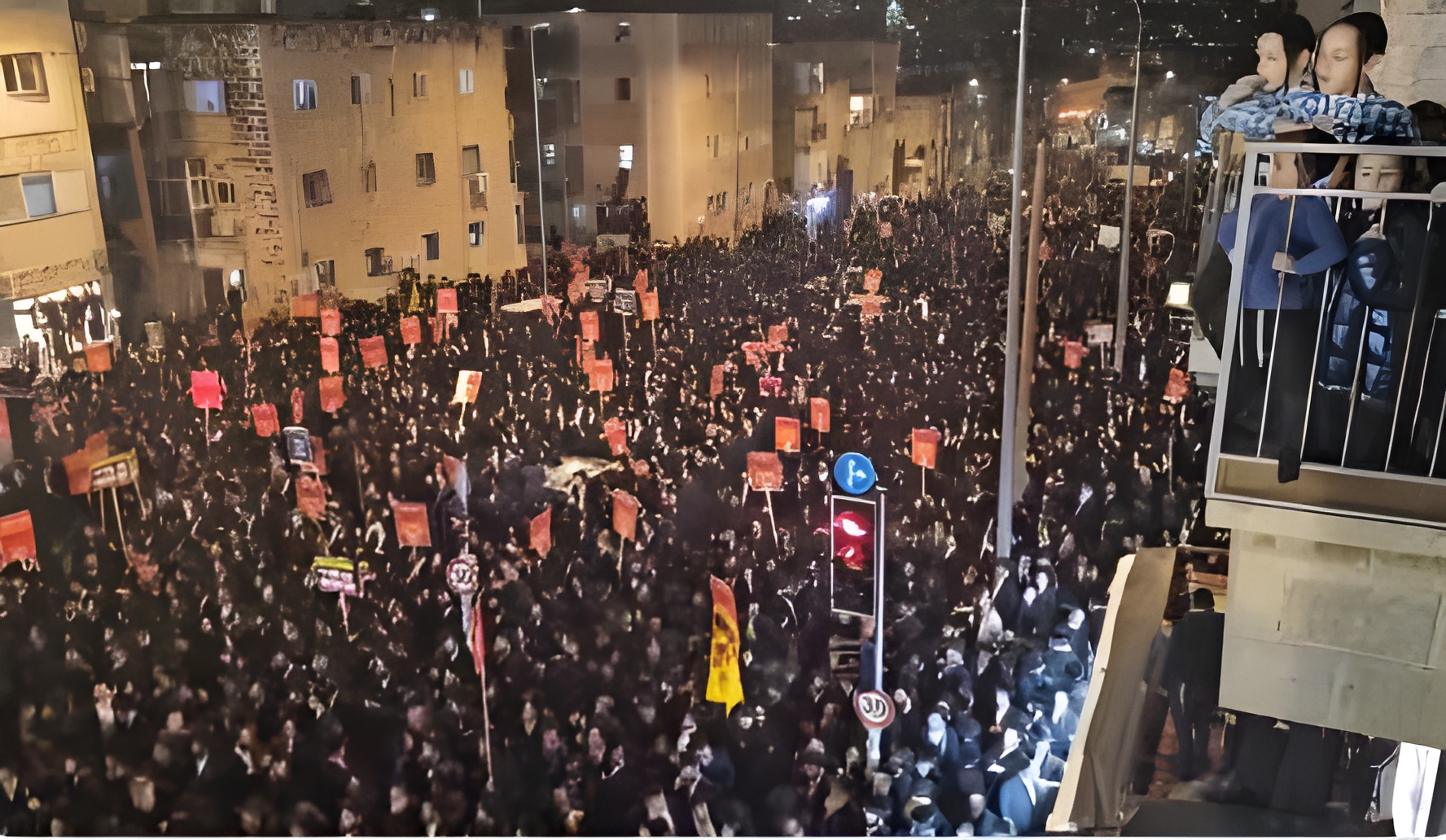 1 dead, several injured after bus driver rams over crowd during protests