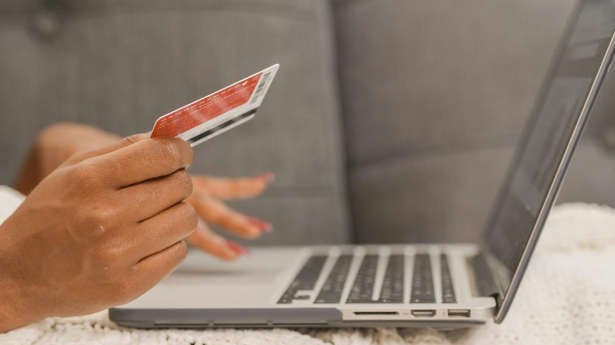 Click smart: How to avoid being scammed by fake online shops