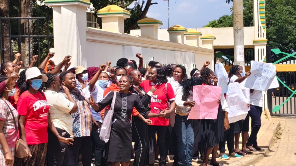 ECDE teachers protesting outside the governor's office. PHOTO/Wangari Njuguna