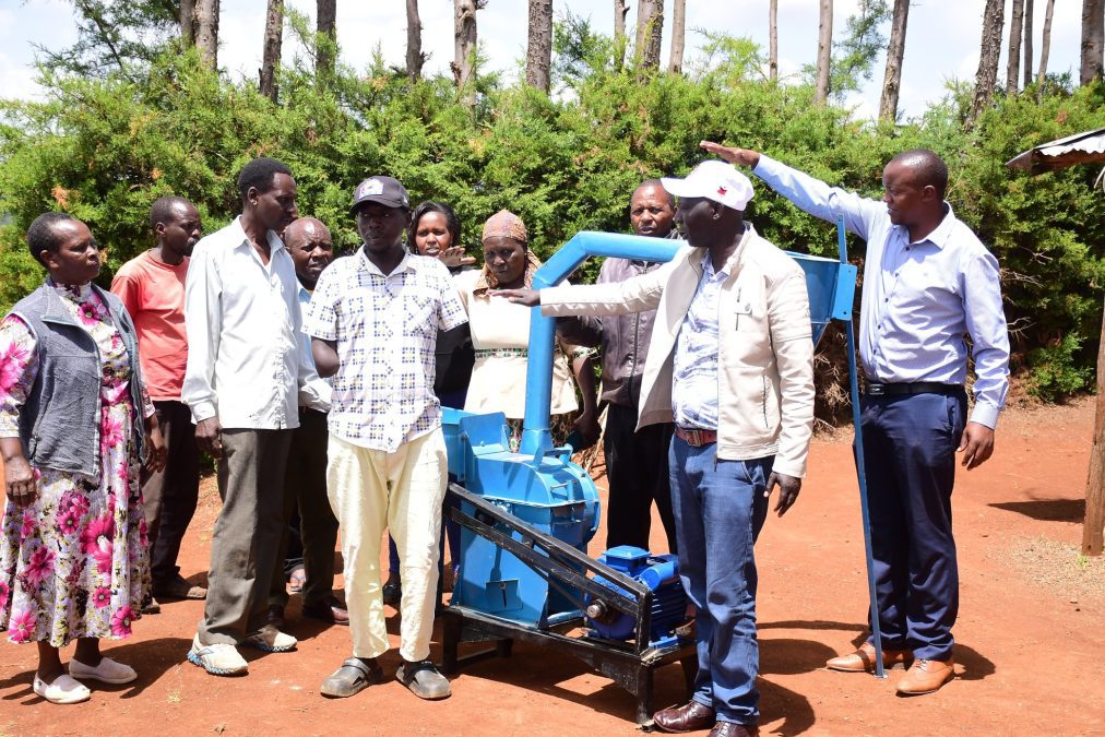 Oscar Sudi’s team presenting the posho mill to Sammy Kipchumba Kemei on Wednesday, February 18, 2026. PHOTO/ https://x.com/HonOscarSudi 