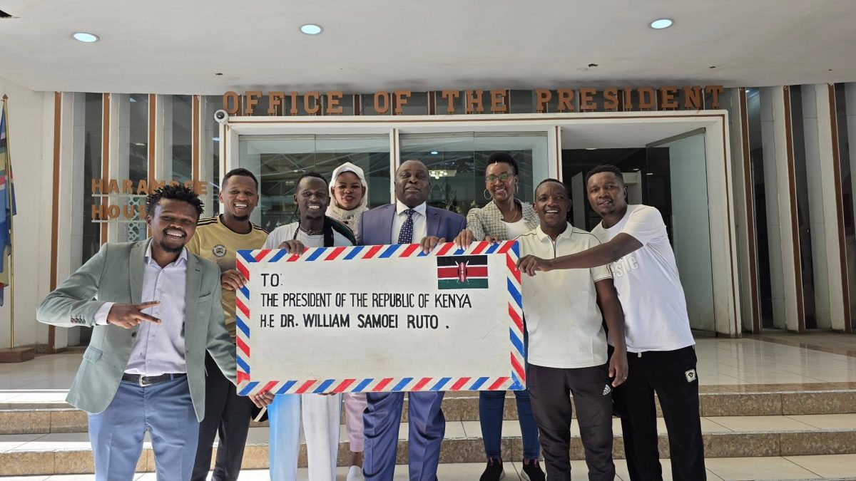 Musician Biez Kaviru celebrates reaching Ruto’s office after trekking from Kitui to Nairobi