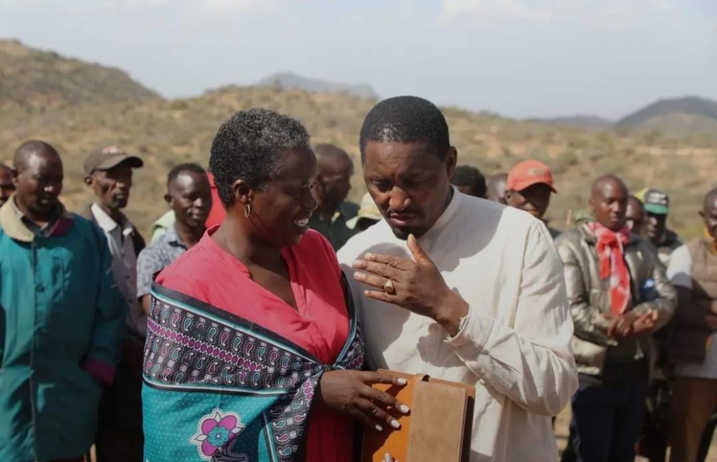 Mwangi Kiunjuri gestures as he talks to Sarah Korere over the rising cases of bandit attacks, as captured by our Mediamax correspondent in Laikipia, Wanjira Wachira. PHOTO/Wanjira Wachira