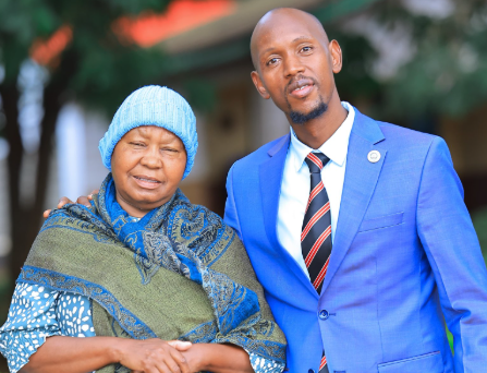 Nairobi County Chief Officer for Citizen Engagement and Customer Service, Geoffrey Mosiria,
and the elderly woman on February 16, 2026. PHOTO/@HonMosiria/X