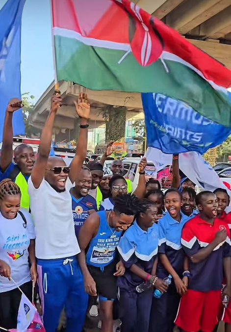 Daddy Owen, when he joined Eric Omondi for the flagging off of his 476 km walk. PHOTOS/@commentator254/TikTok.