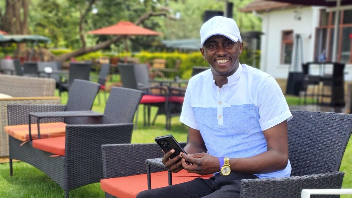 Kogi Investor during a past event. PHOTO/https://www.facebook.com/SenatorKogiInvestor