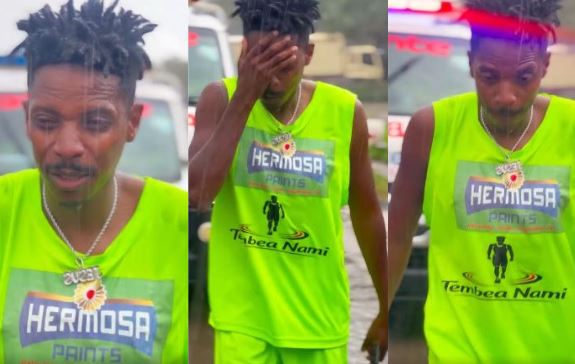 Eric Omondi flanked braves heavy rain on day 2 of his walk from Nairobi to Busia. PHOTO/A screengrab image by K24 Digital from https://www.facebook.com/profile.php?id=100044317755329