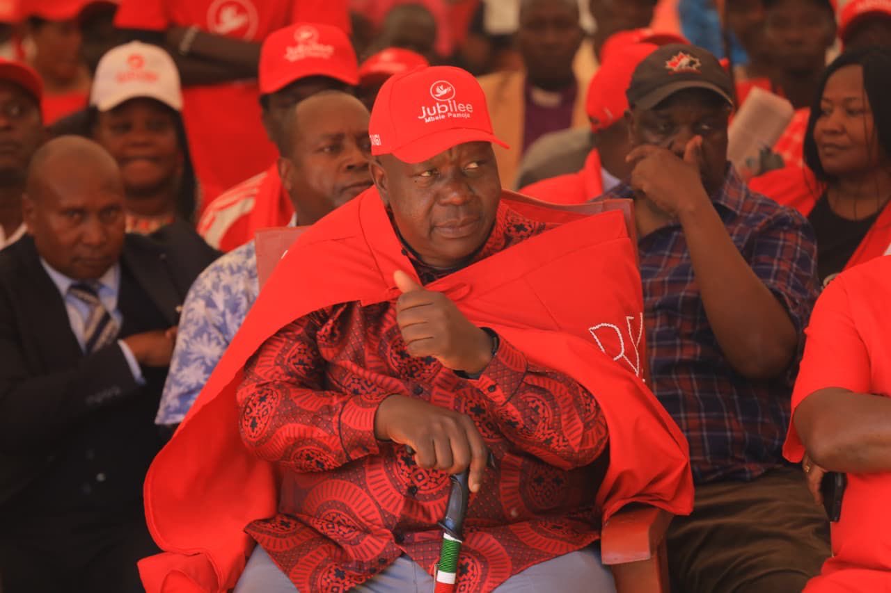 Kwa nini unasumbuka vile mimi nakula: Matiang’i fires back at Ruto’s eating salvo