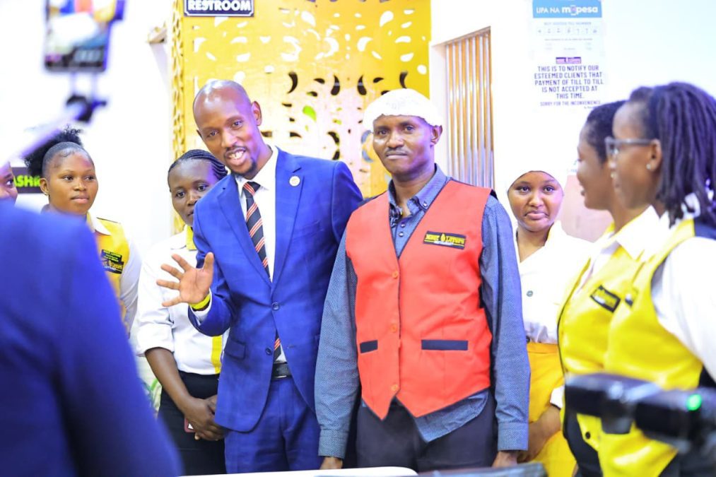 Geoffrey Mosiria posing for a photograph with Mutua and his colleagues. PHOTO/https://www.facebook.com/kiongozi.mosiriake