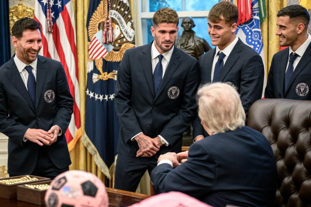 Leonel Messi and other players meet Donald Trump at State House. PHOTO/https://www.facebook.com/WhiteHouse