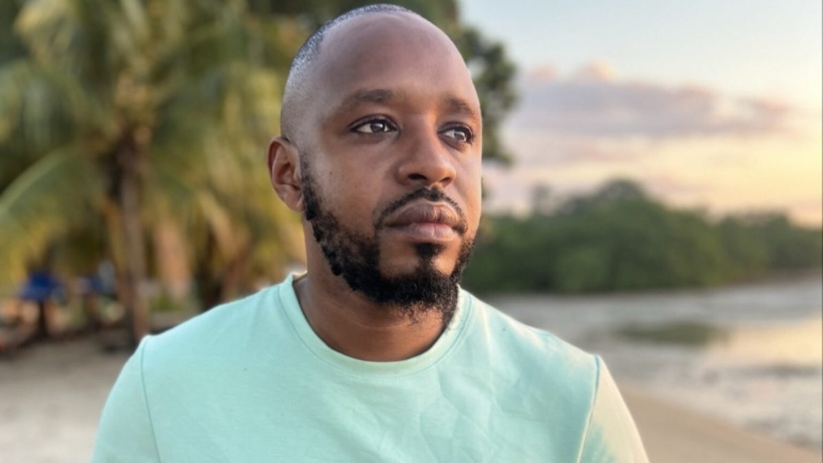 Boniface Mwangi posing for a photo PHOTO/@bonifacemwangi/X