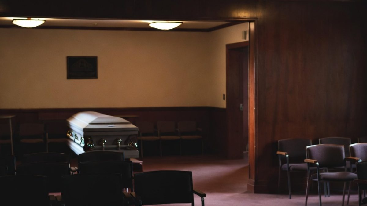 A funeral home with warm lighting. PHOTO/AI