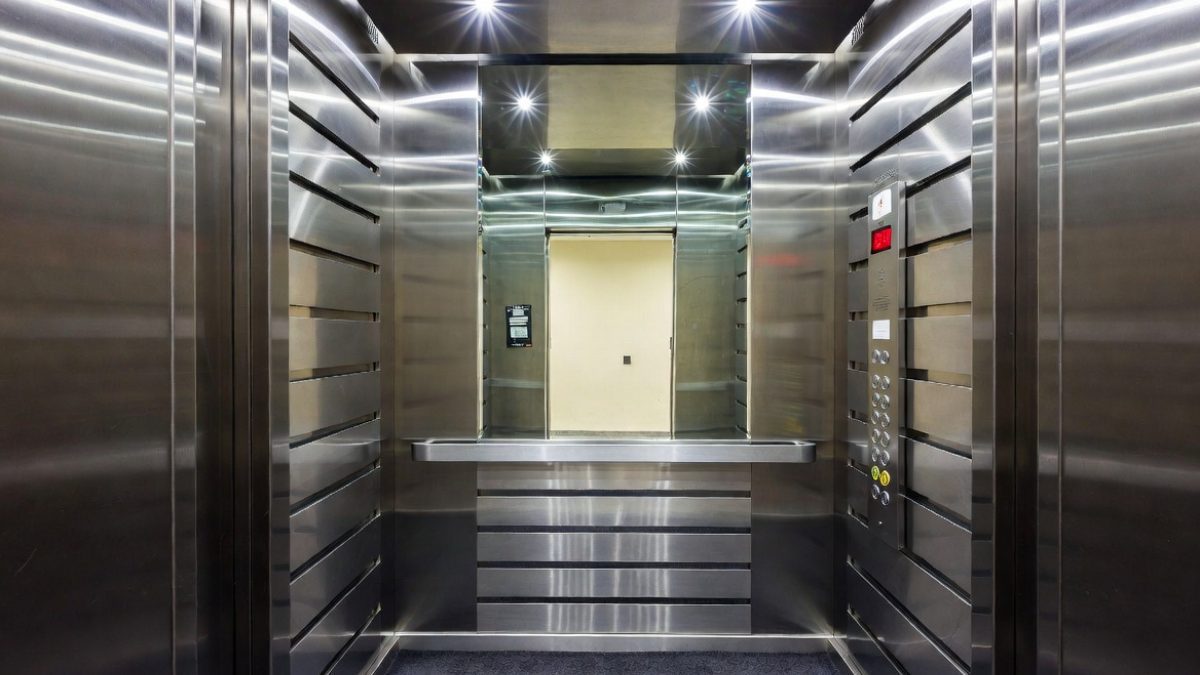 3 reasons why there are mirrors in elevators