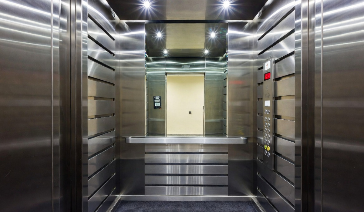3 reasons why there are mirrors in elevators