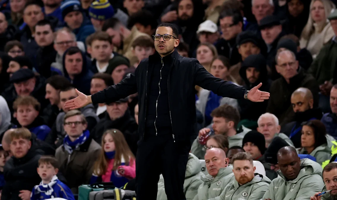 Chelsea FC head coach Liam Rosenior during Newcastle United's match. PHOTO/https://web.facebook.com/ChelseaFC