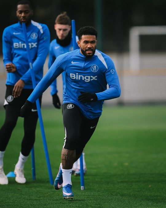 Chelsea players in training ahead of PSG encounter. PHOTO/https://www.facebook.com/ChelseaFC