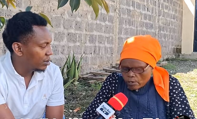Chuma Moto speaking with gospel singer Jane Muthoni's mum. PHOTO/Screengrab by K24 Digital of TikTok video by @chumamototv.