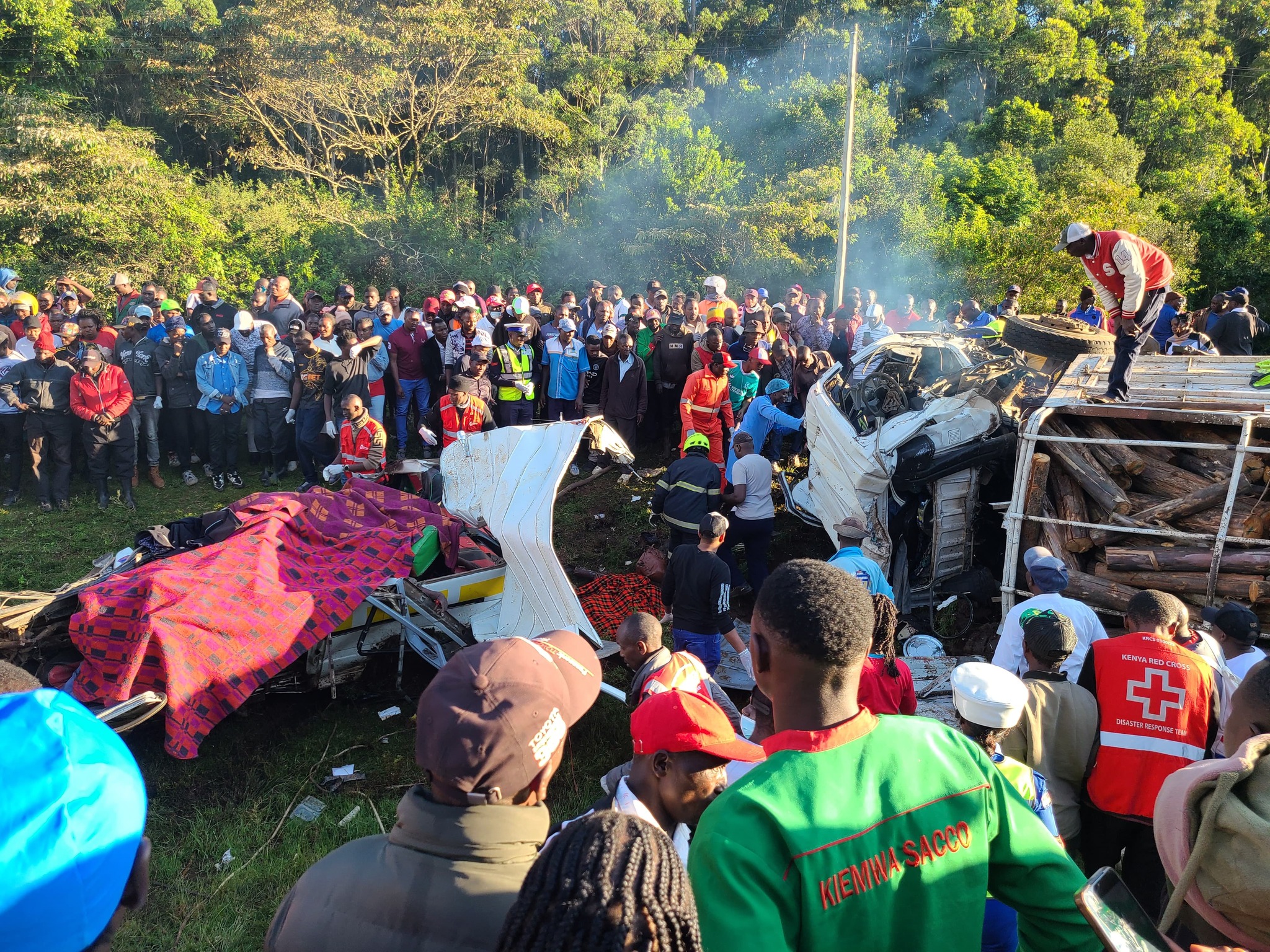 Scores feared dead after lorry and matatu collide near Dedan Kimathi University
