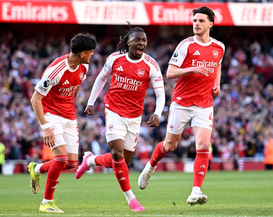 Arsenal reclaim top spot with win over Newcastle
