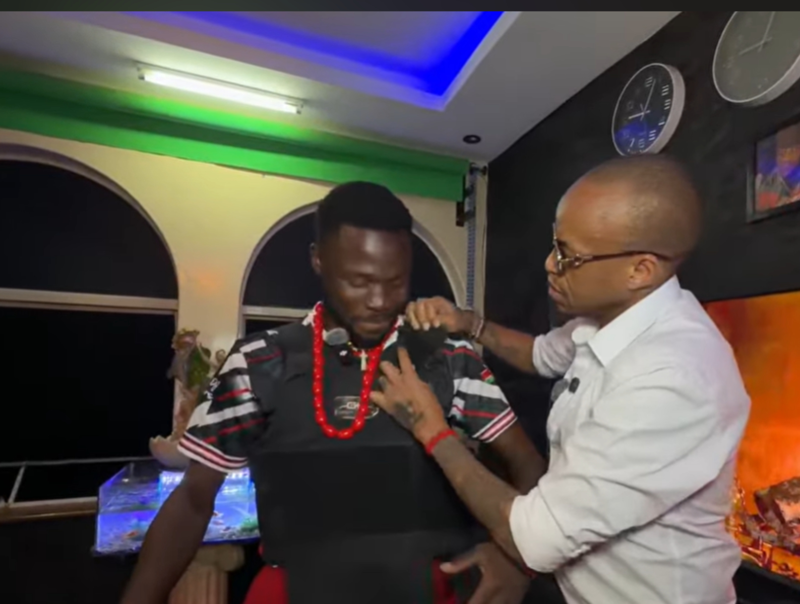 Prezzo gifts Vindee bulletproof vest during IRL streaming at his home