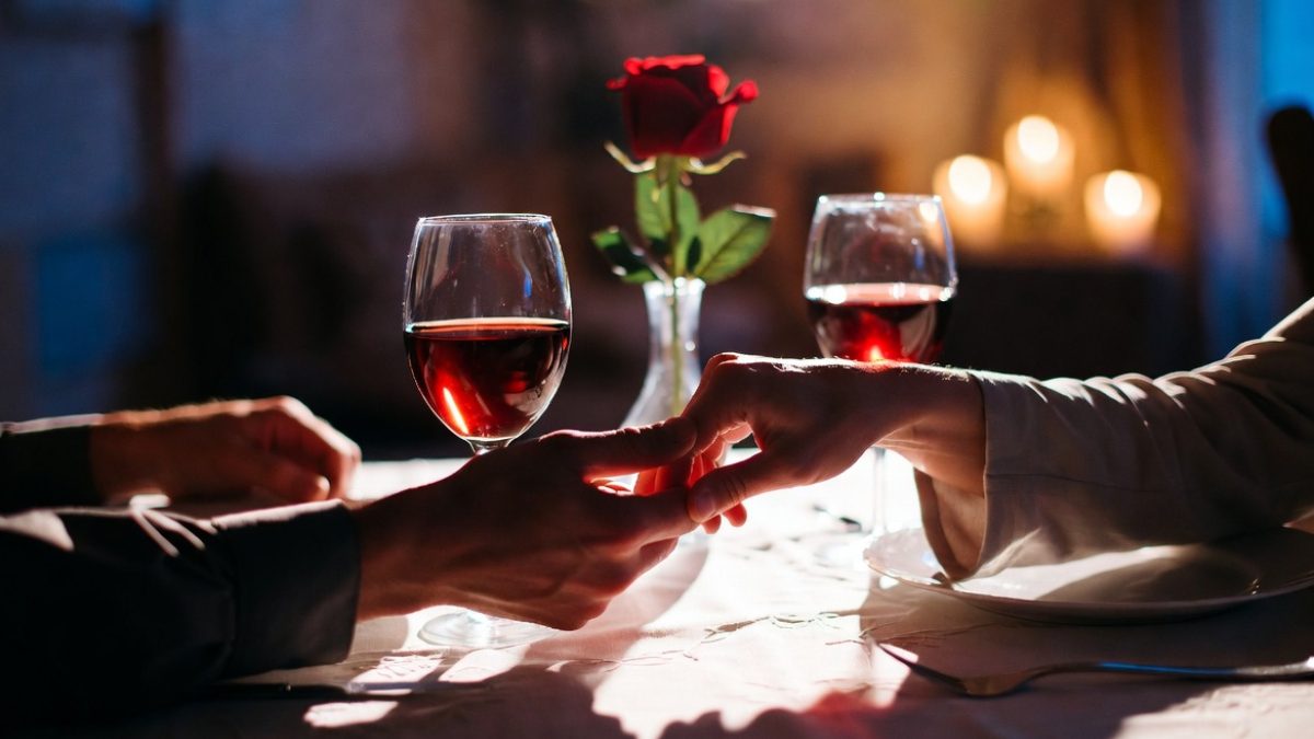 Cringe mistakes people make on first dates