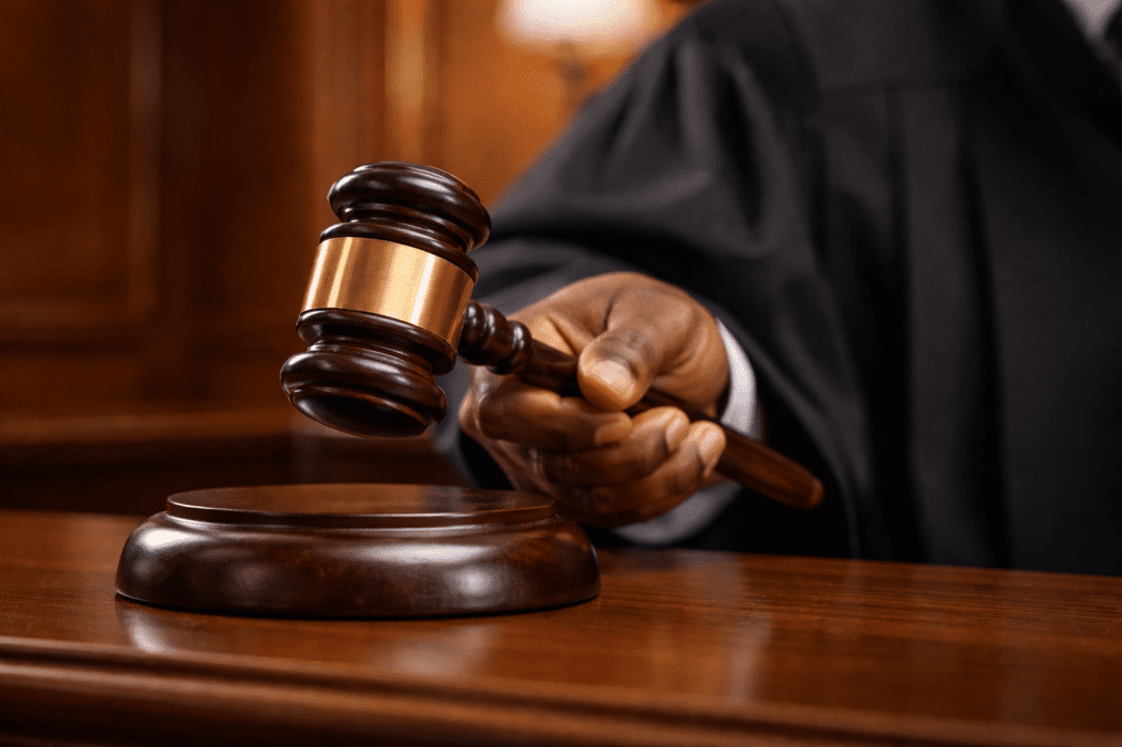 Judge holding gavel in courtroom. PHOTO/AI