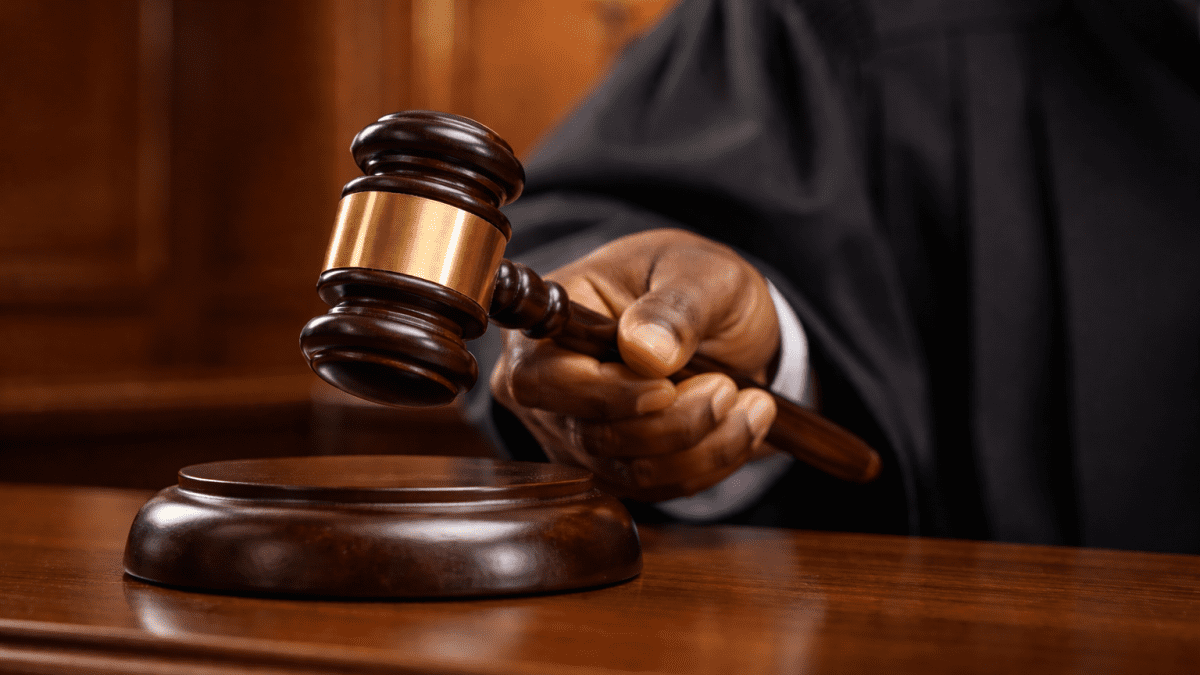 Judge holding gavel in courtroom. PHOTO/AI