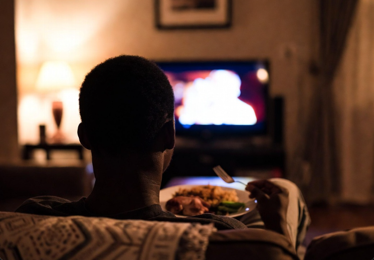 The hidden psychology behind late-night food cravings