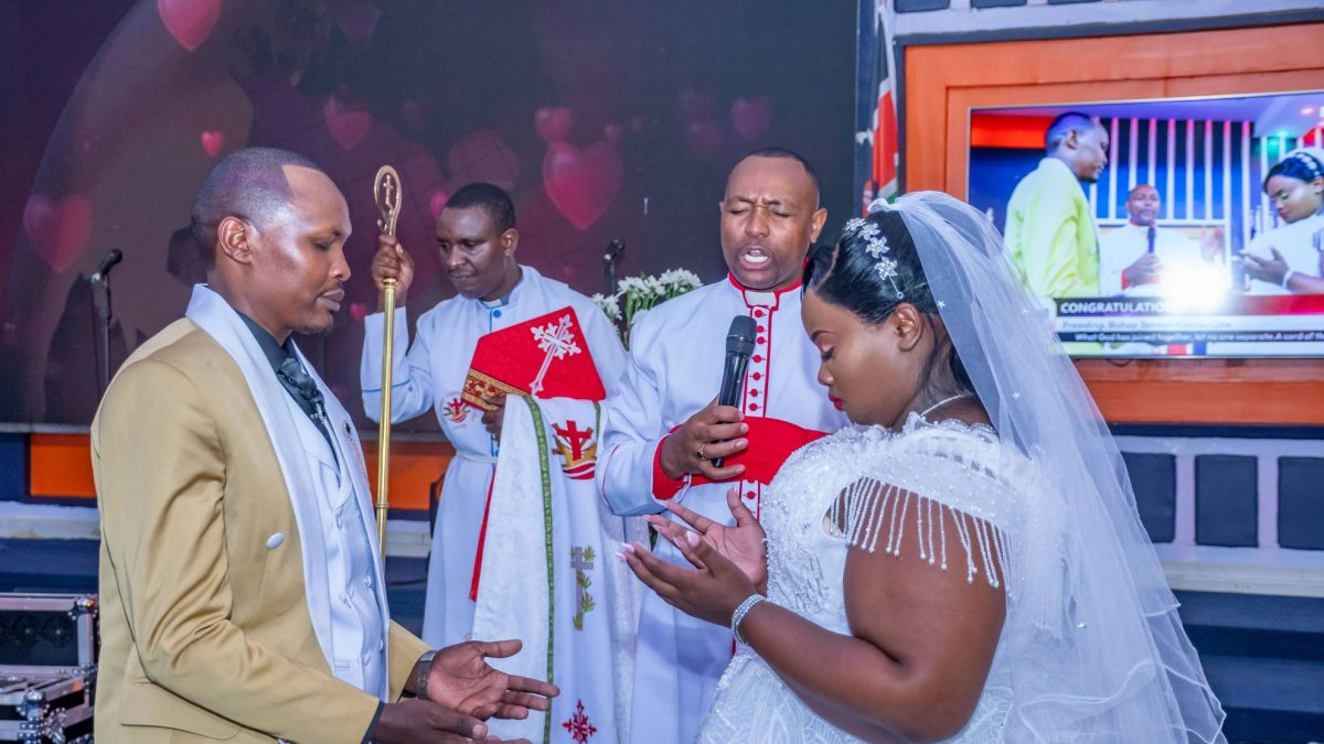 Bishop Kiengei officiating a wedding at JCM. PHOTO/.https://www.facebook.com/MinyonyoMaster