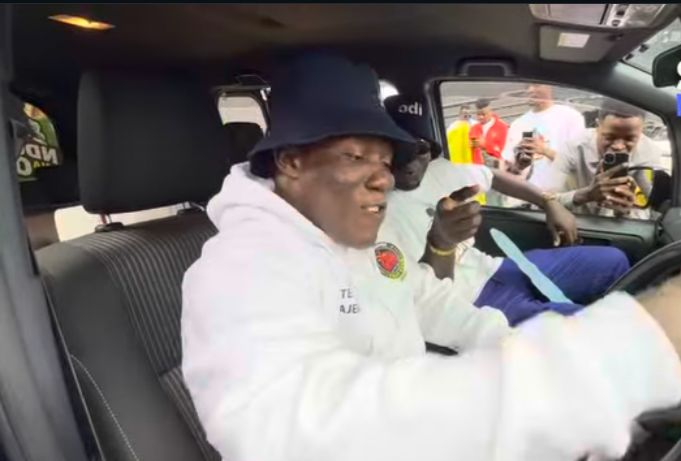 Majembe finally handed over brand-new car in grand ceremony after boxing win