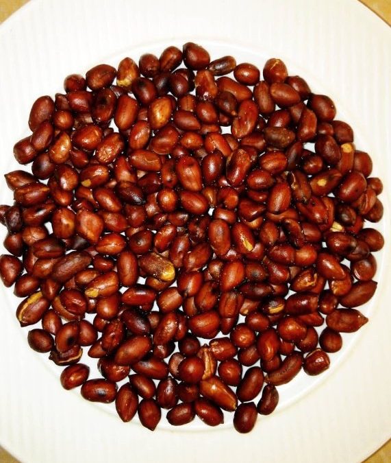 Roasted Njugu Karanga on a piece of paper. PHOTO/@wawira_njagi_/X