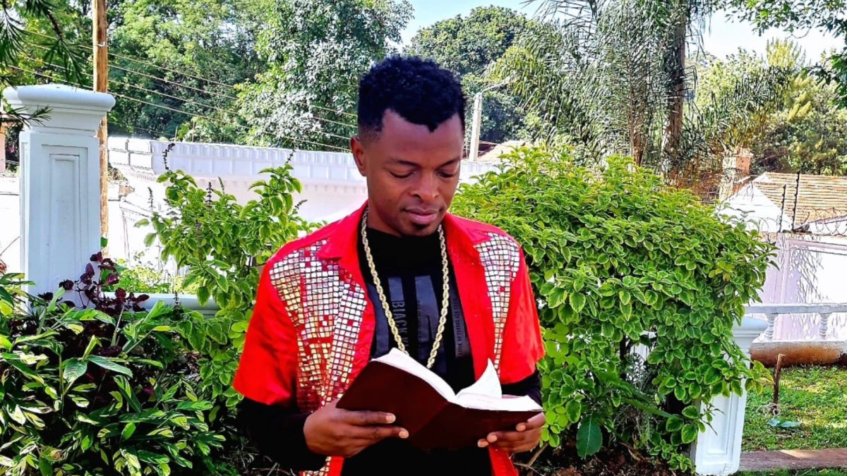 Singer Ringtone Apoko. PHOTO/https://www.facebook.com/RingtoneSinger