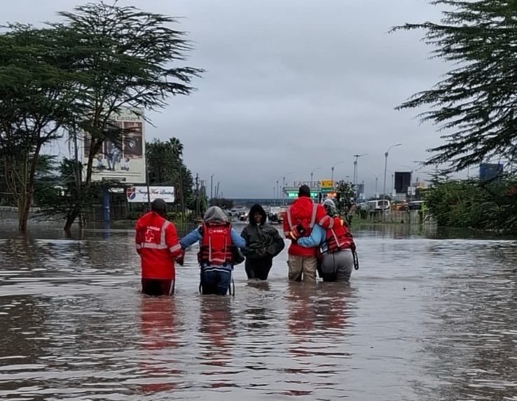 Heavy rains along the Eastern Bypass cause flooding. PHOTO/@KenyaRedCross/X