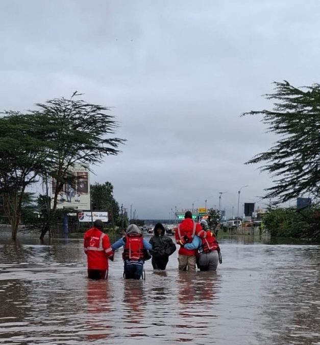 Heavy rains along the Eastern Bypass cause flooding. PHOTO/@KenyaRedCross/X