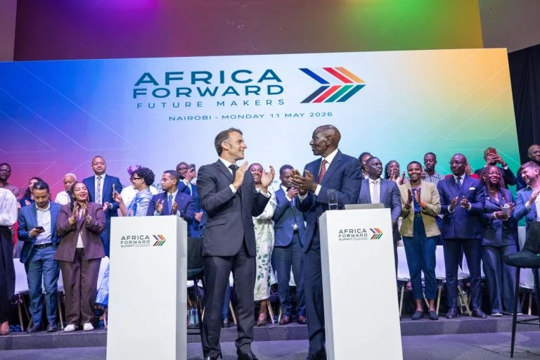Presidents William Ruto and Emmanuel Macron during engagement with innovators at the University of Nairobi as part of the Africa Forward Summit.PHOTO/@WilliamsRuto/X