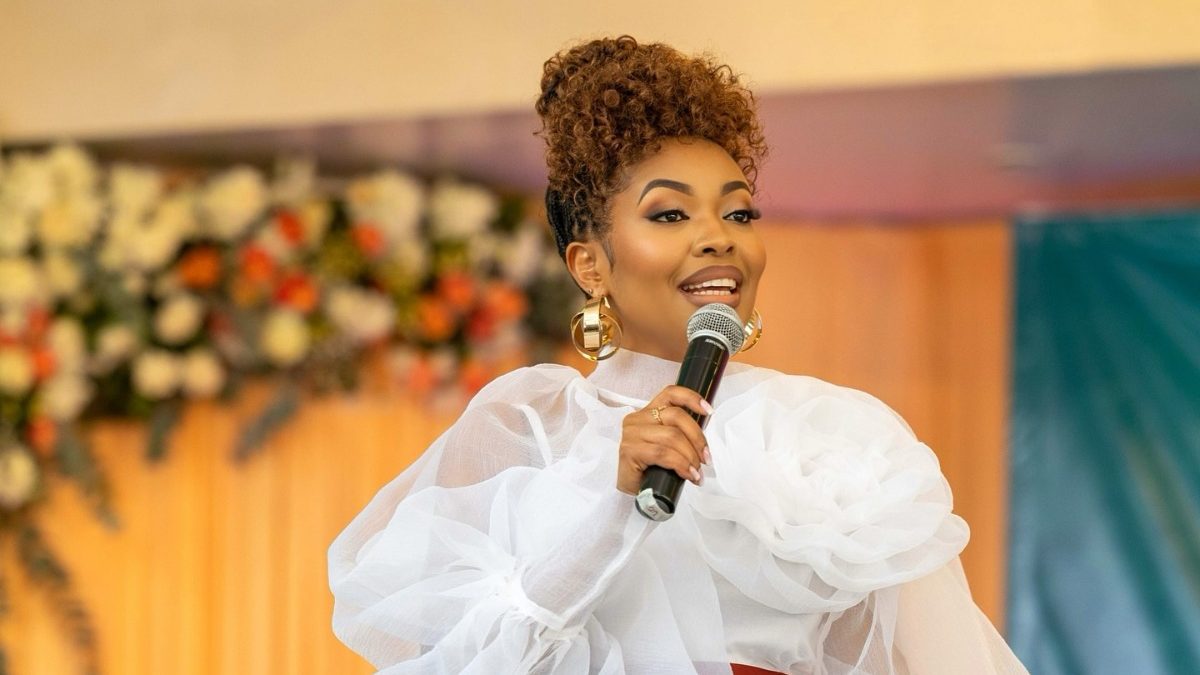 Kambua preaching in church. PHOTO/@Kambuamuziki/Instagram
