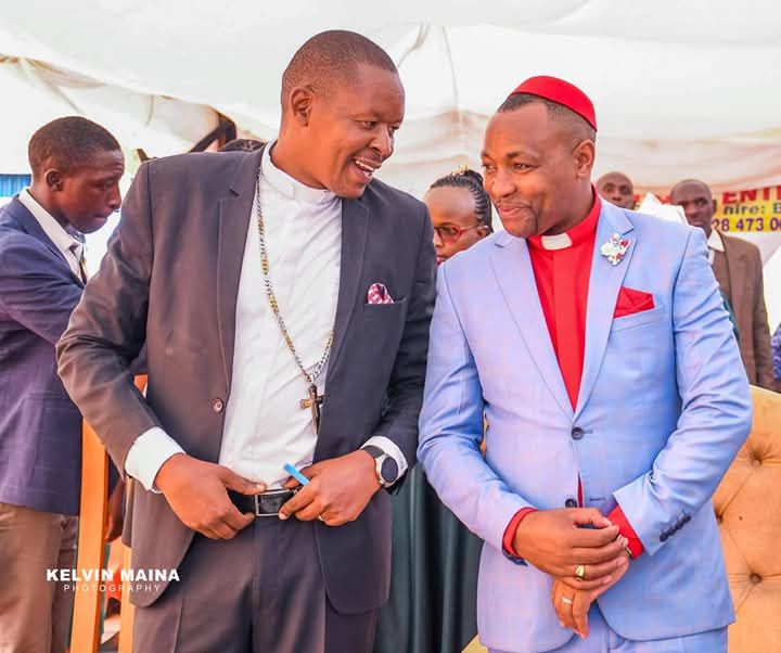 Reverend Muriithi and Bishop Ben Kiengei. PHOTO/https://www.facebook.com/MinyonyoMaster