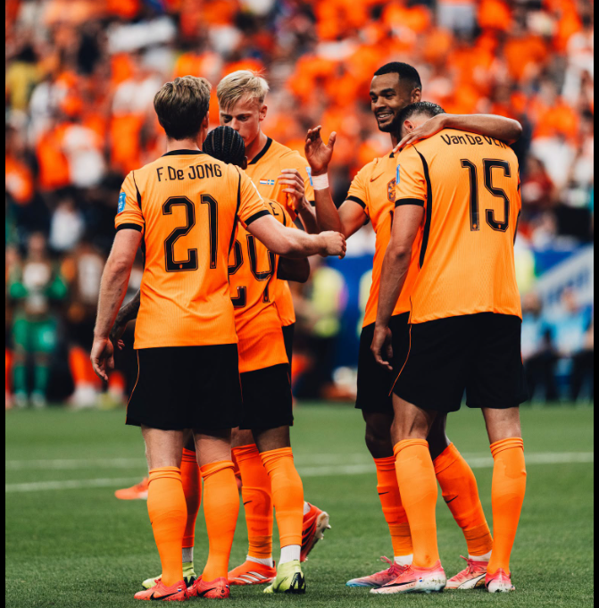 5-star Netherlands brush Sweden aside to top Group F