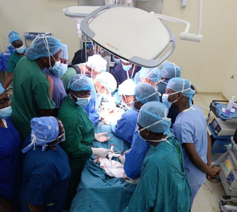 Doctors at KNH performing the life-saving surgery. PHOTO/https://www.facebook.com/KenyattaNationalHospital