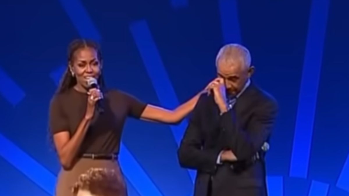 Barack Obama moved to tears over Michelle’s special skirt