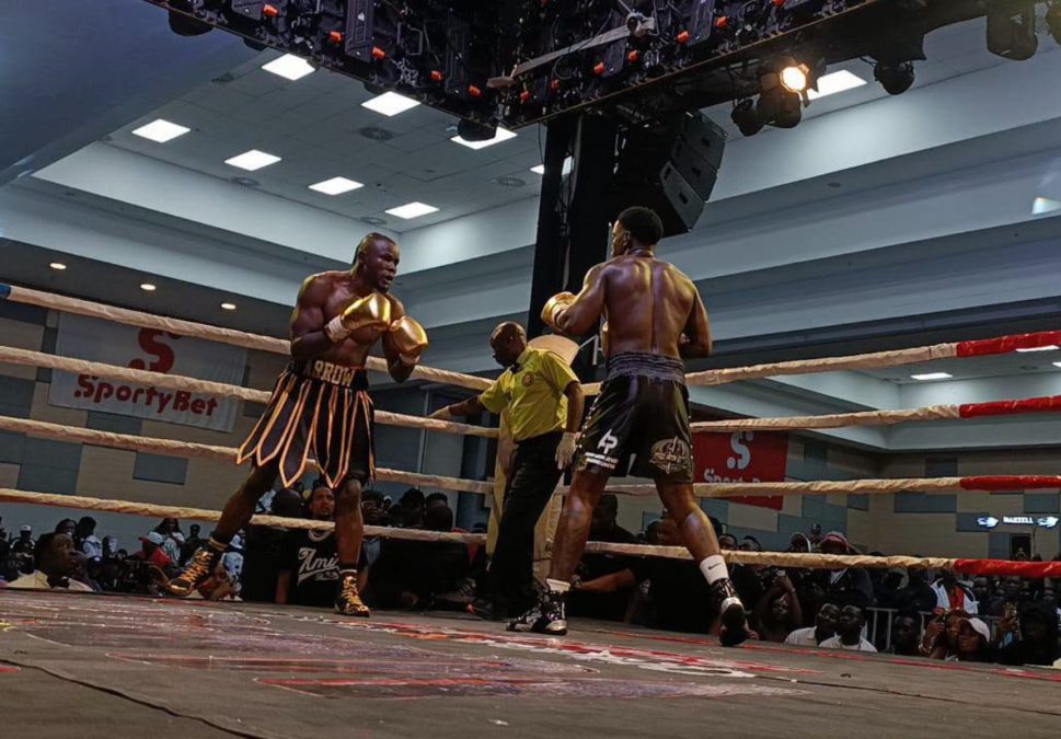 Shakib and Arrow Bwoy during the Vurugu 2 boxing match. PHOTO/https://www.facebook.com/OfficialShakibCham1