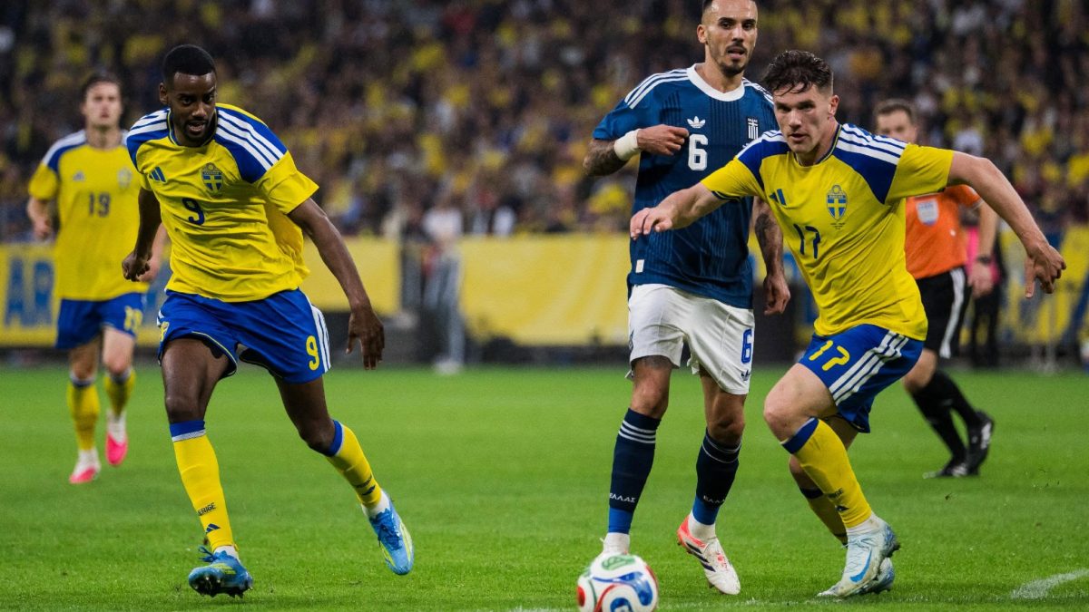 World Cup: Isak and Gyokeres star as Sweden pummel Tunisia