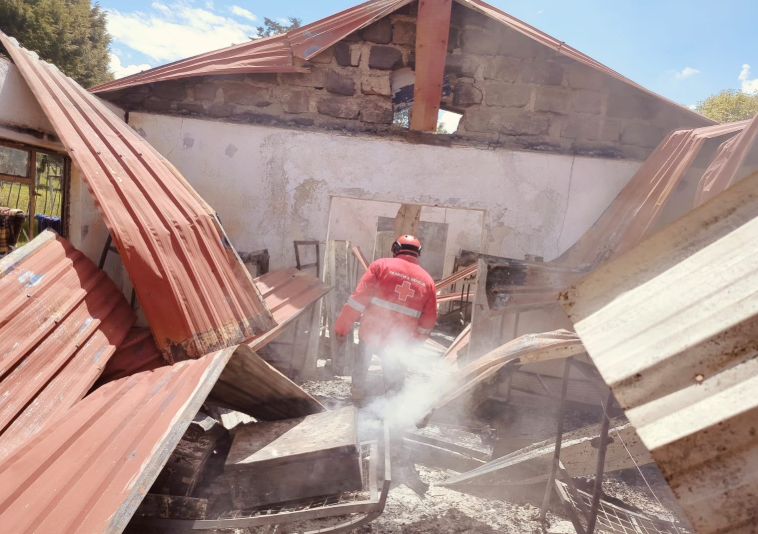 Kenya Red Cross personnel at the scene of the fire. PHOTO/@KenyaRedCross/X