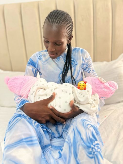 Dem Wa Facebook with her newborns. PHOTO/@dem-wa-fb/Instagram